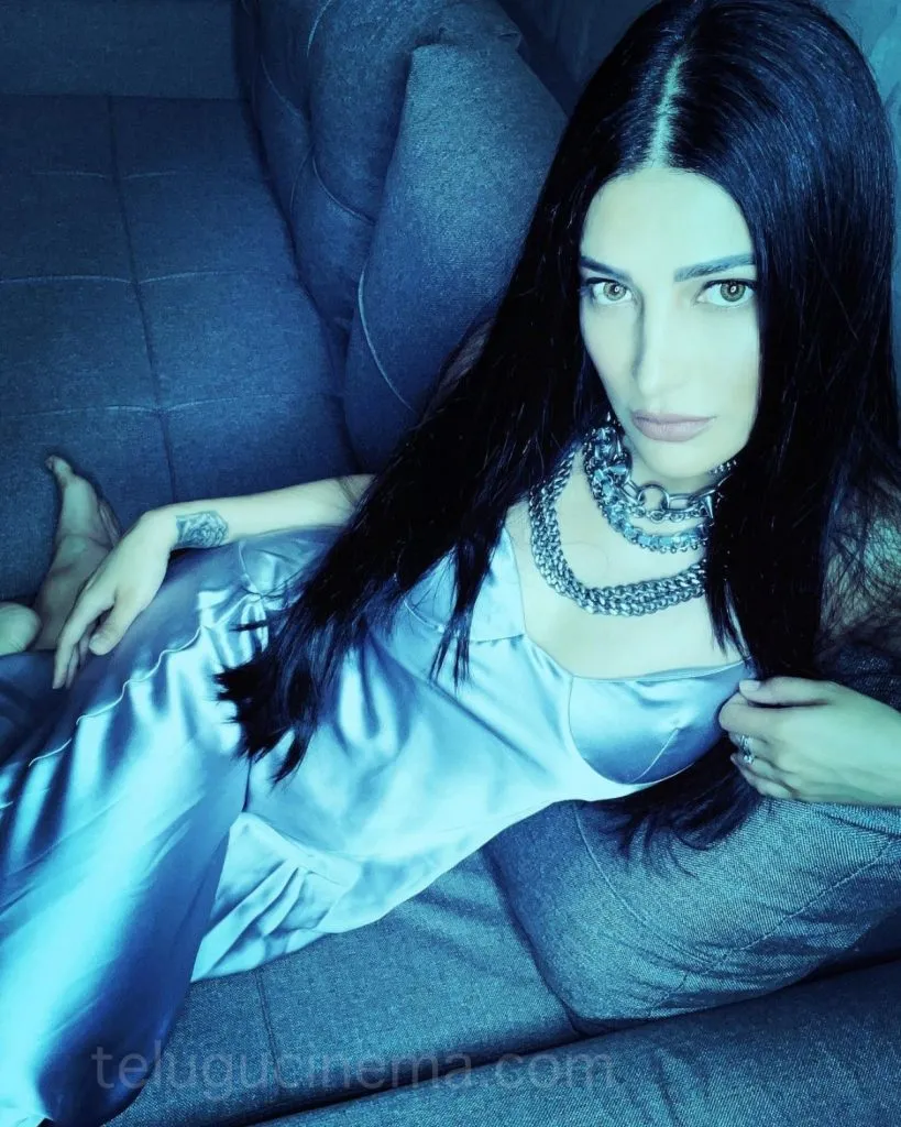 Shruti Haasan Satin2