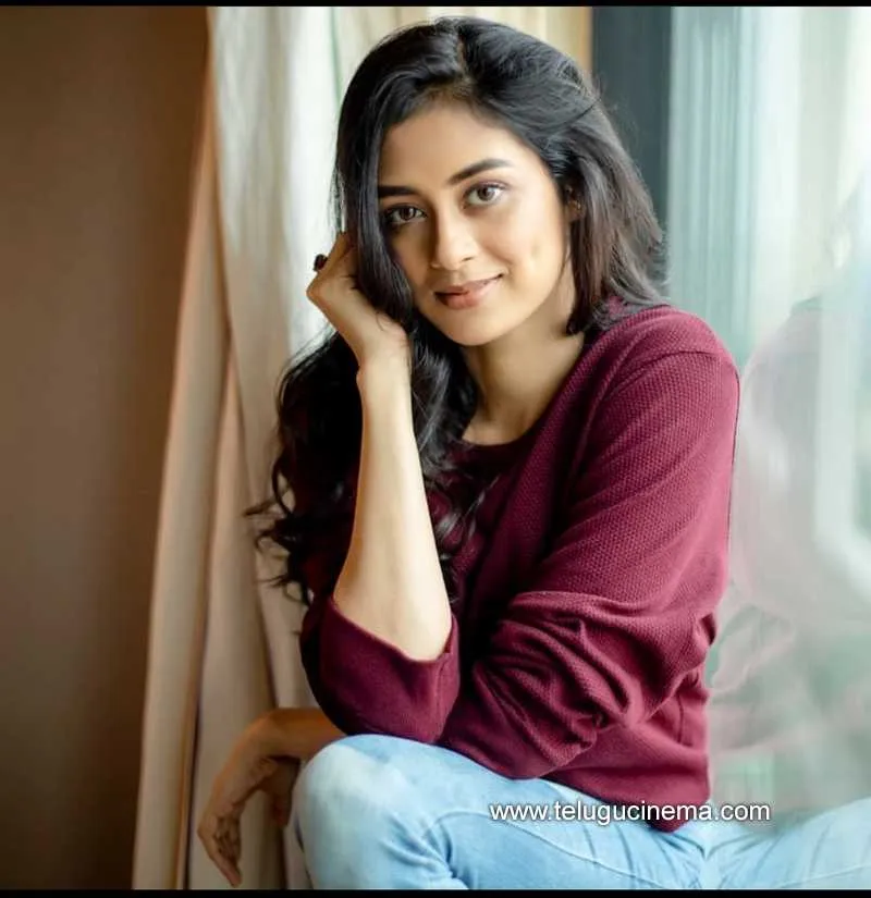 Vedieka Stills 200422 001