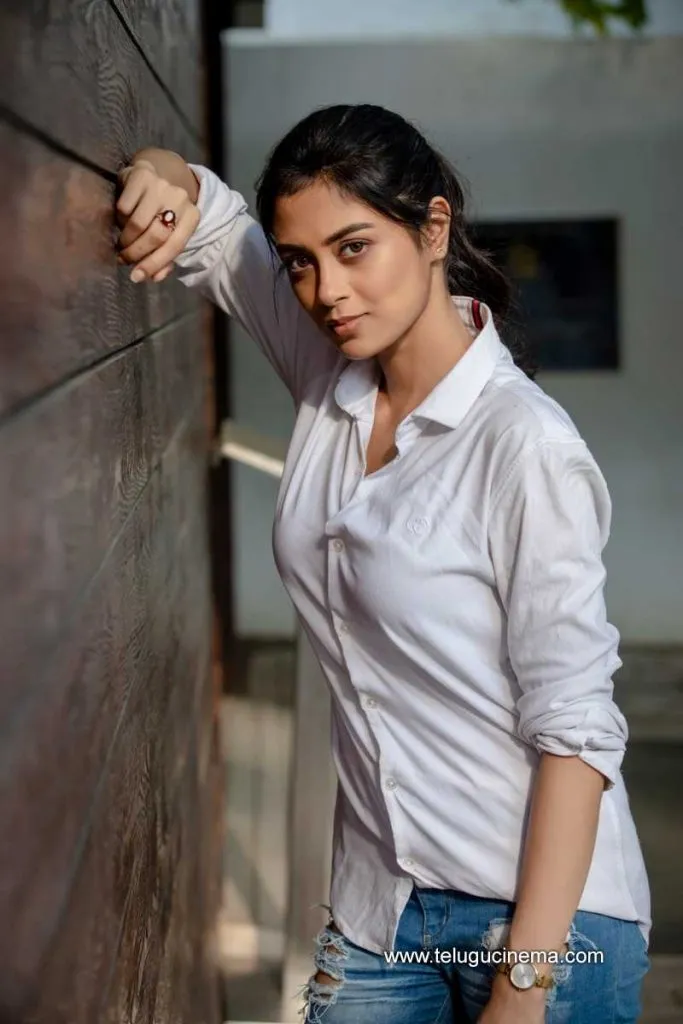 Vedieka Stills 200422 009