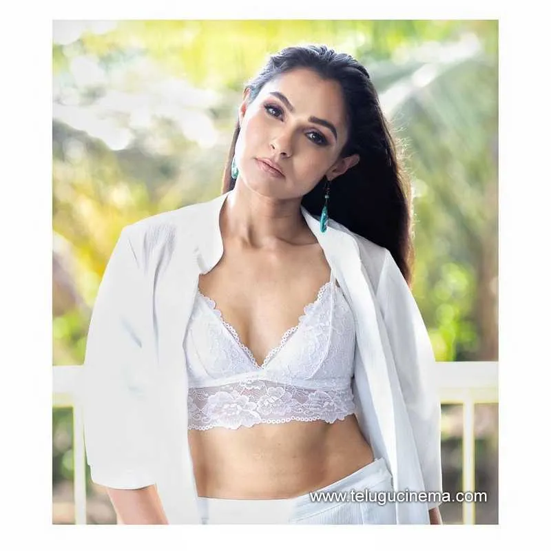 Andrea Stills 130522 001