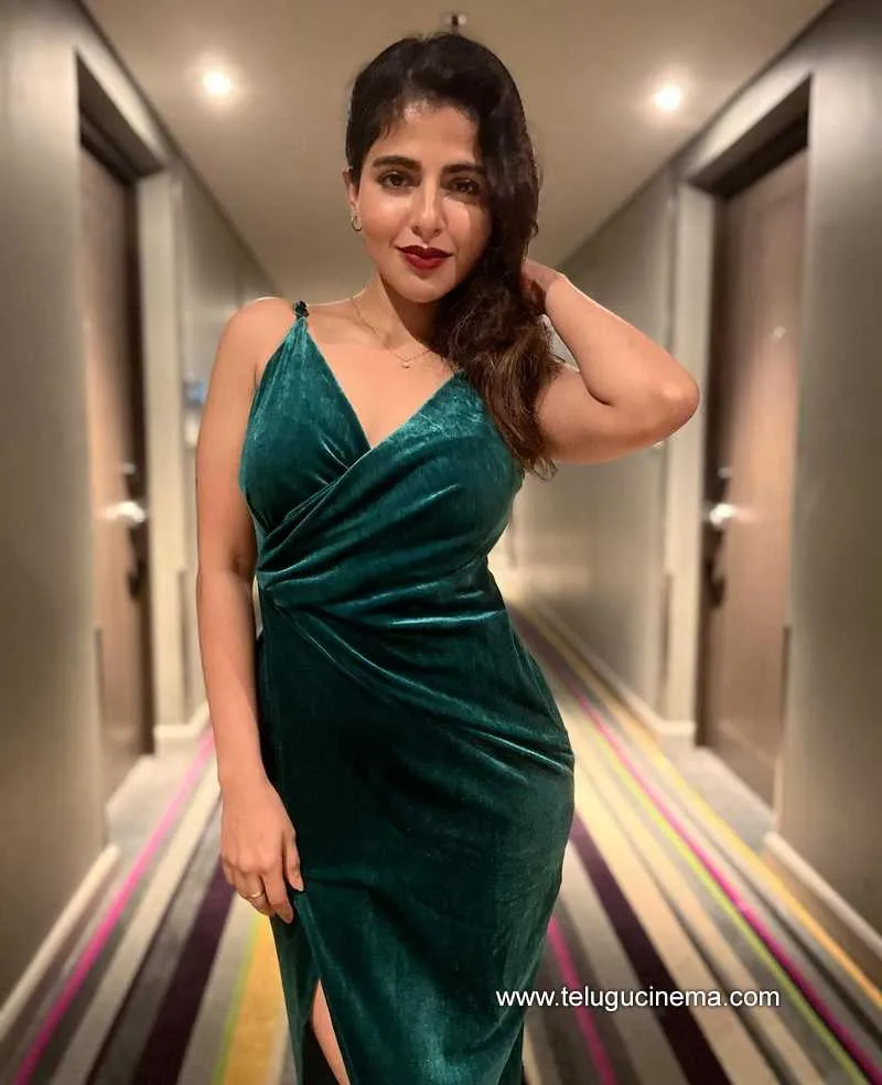 Iswarya Stills 210522 002