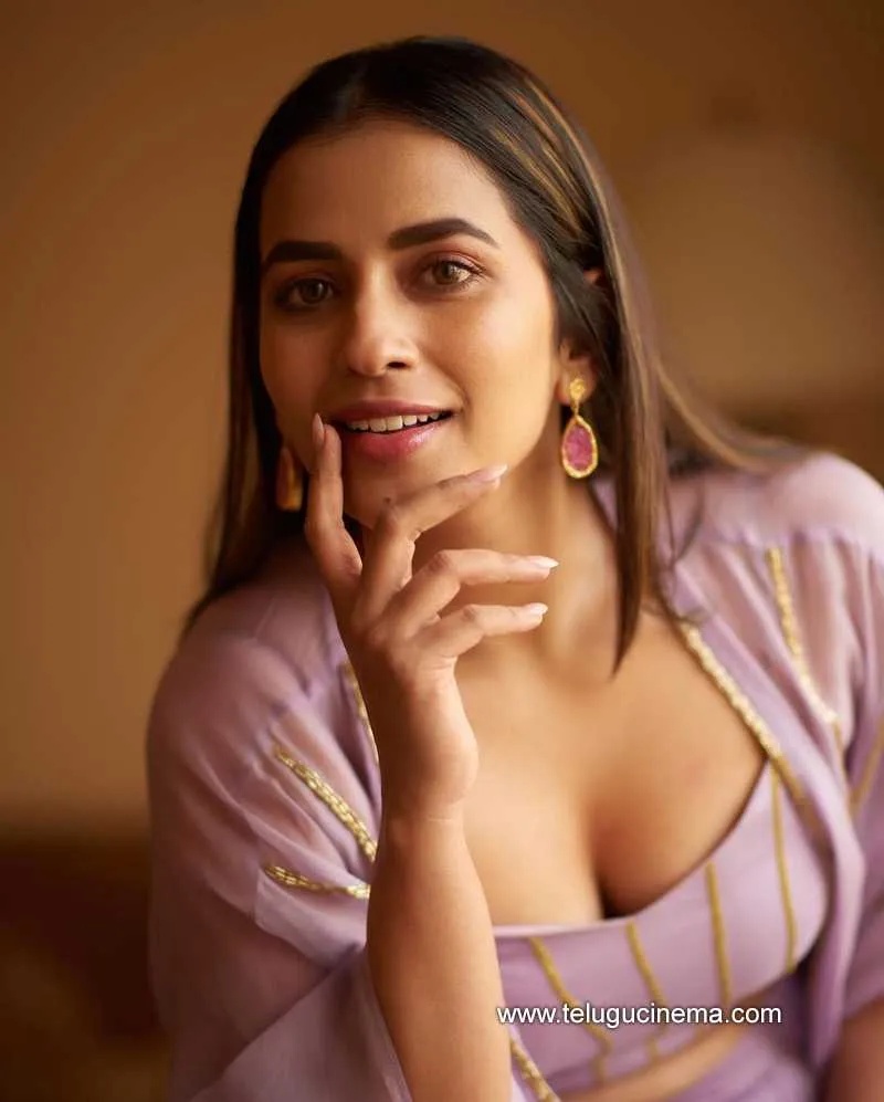 Komaleeprasad Stills 020522 001