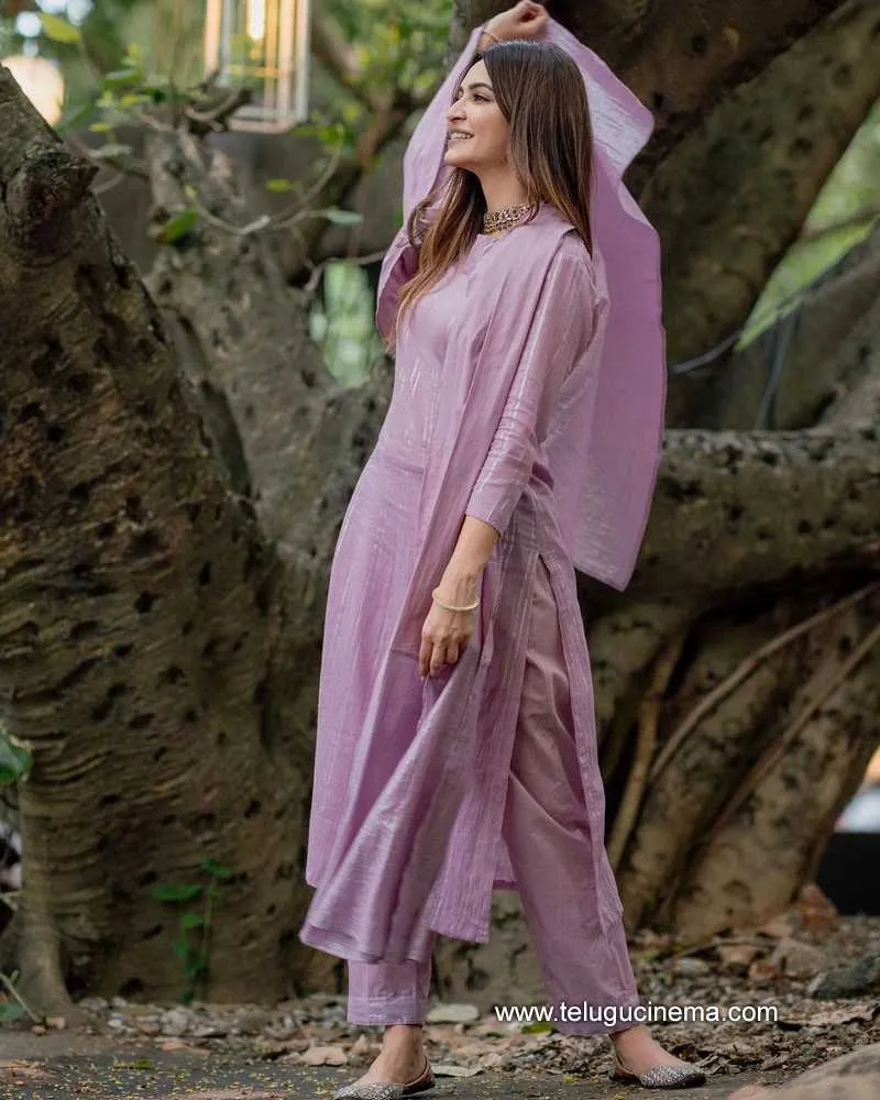 Kriti Stills 160522 001