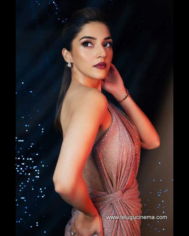 Mehreen Stills 100522 006