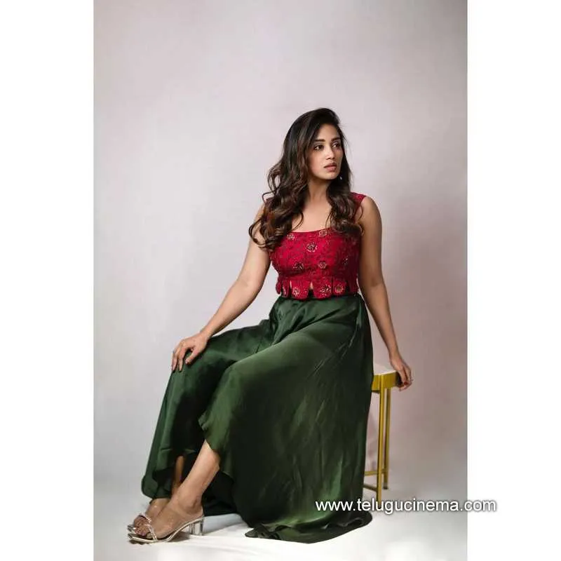 Nivetha Stills 040522 001