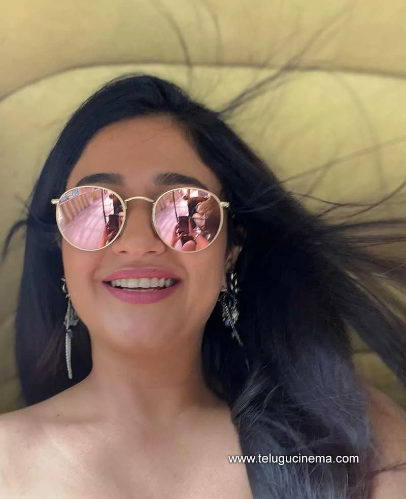 Poonam Stills 140522 002