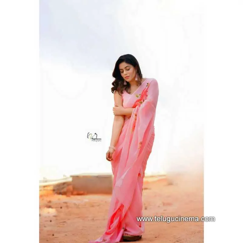 Poorna Stills 140522 004
