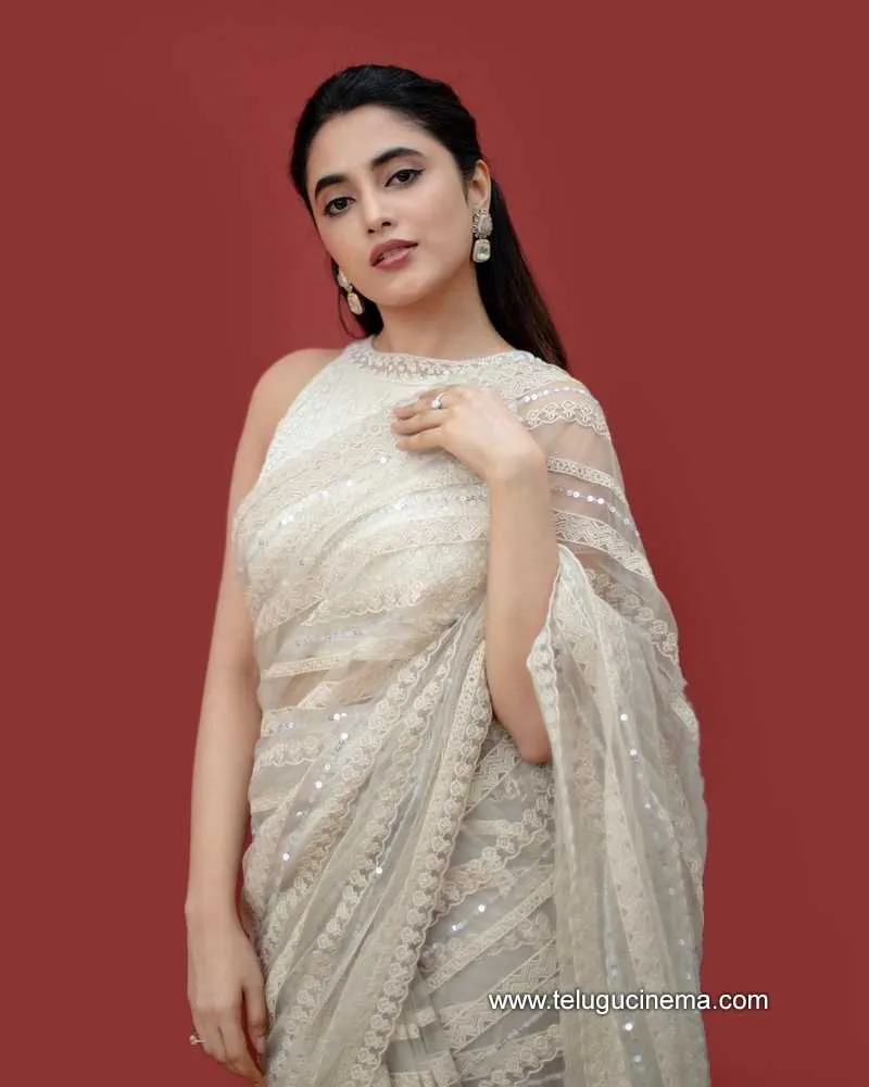 Priyanka Stills 110522 001