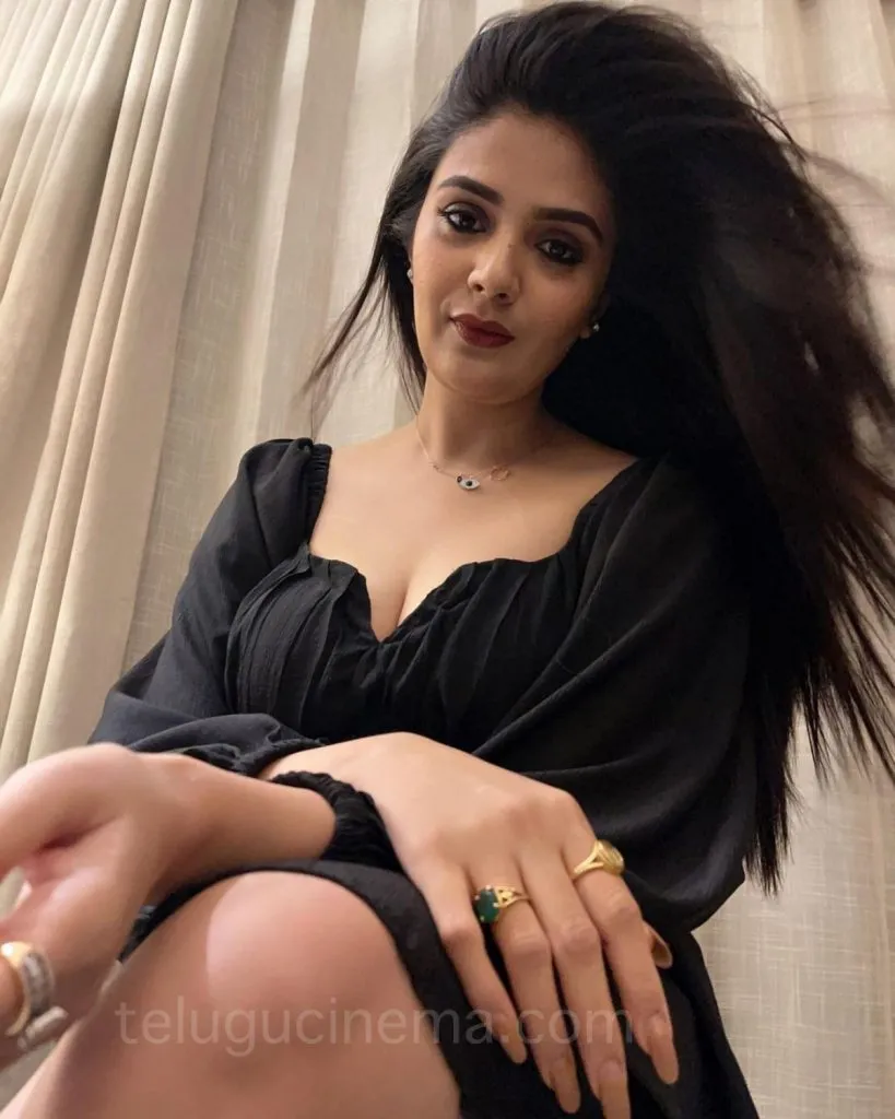 Sreemukhi Hotpose May025