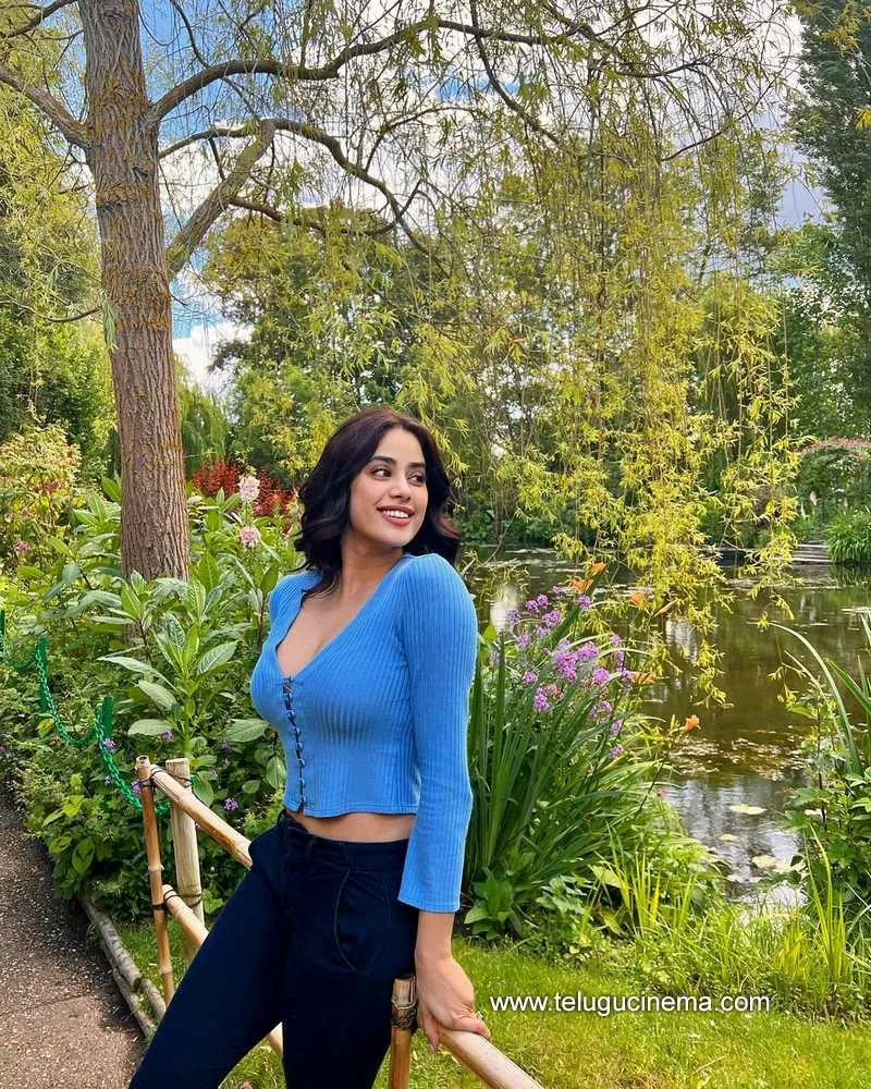 Janhvikapoor Stills 010622 001