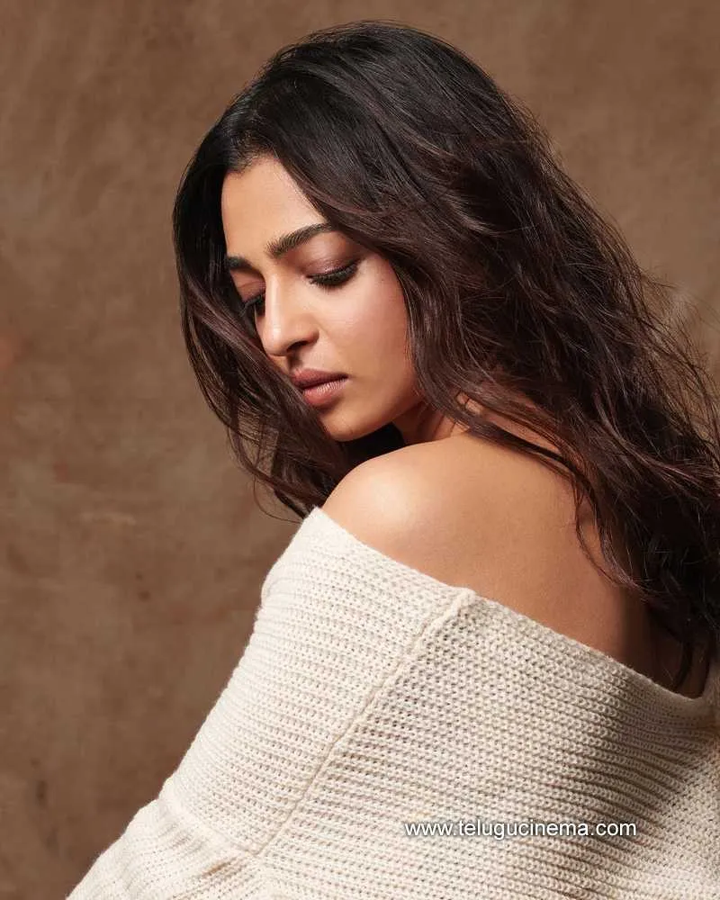 Radhika Stills 060622 002