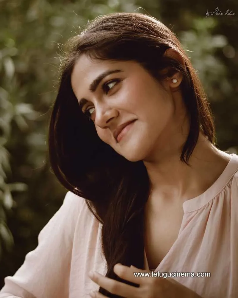 Simran Stills 110622 003