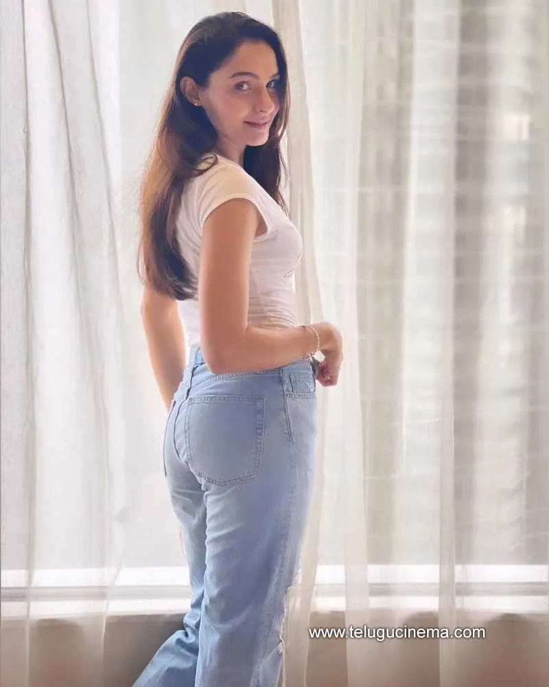 Andrea Stills 150722 002