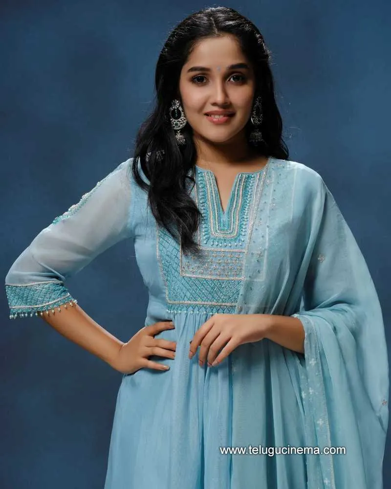 Anikha Stills 060722 002