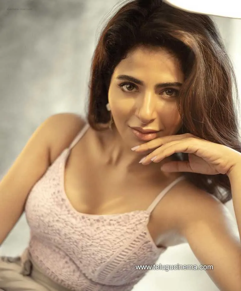 Iswarya Stills 040722 001
