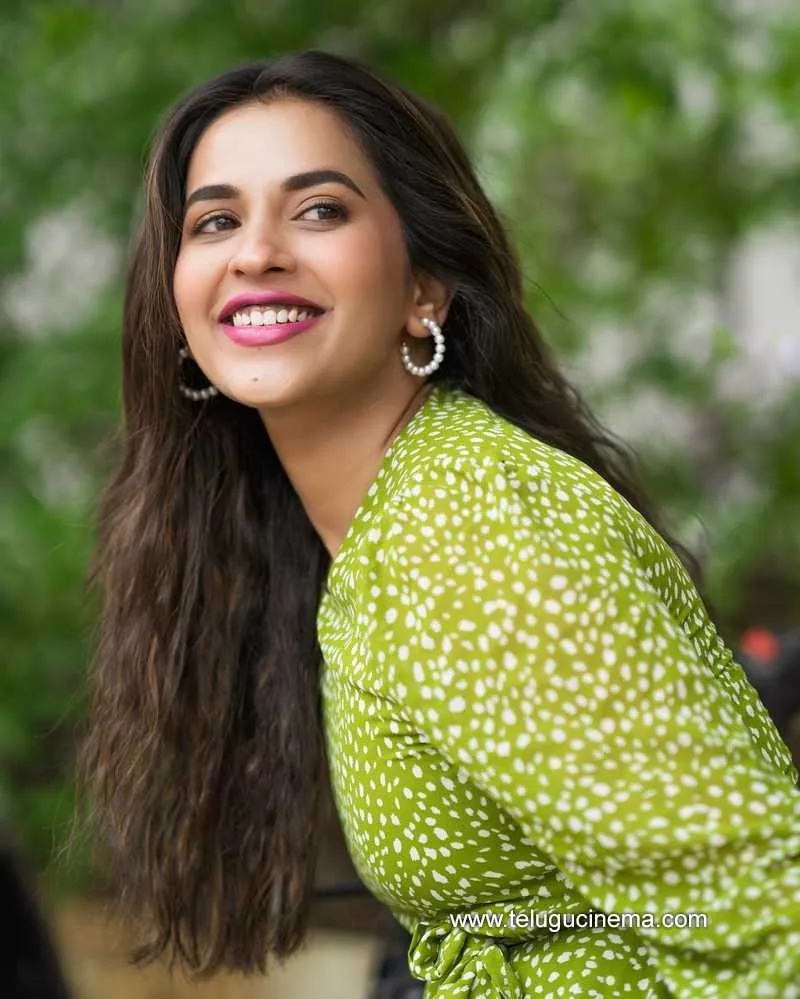 Komaleeprasad Stills 150722 003