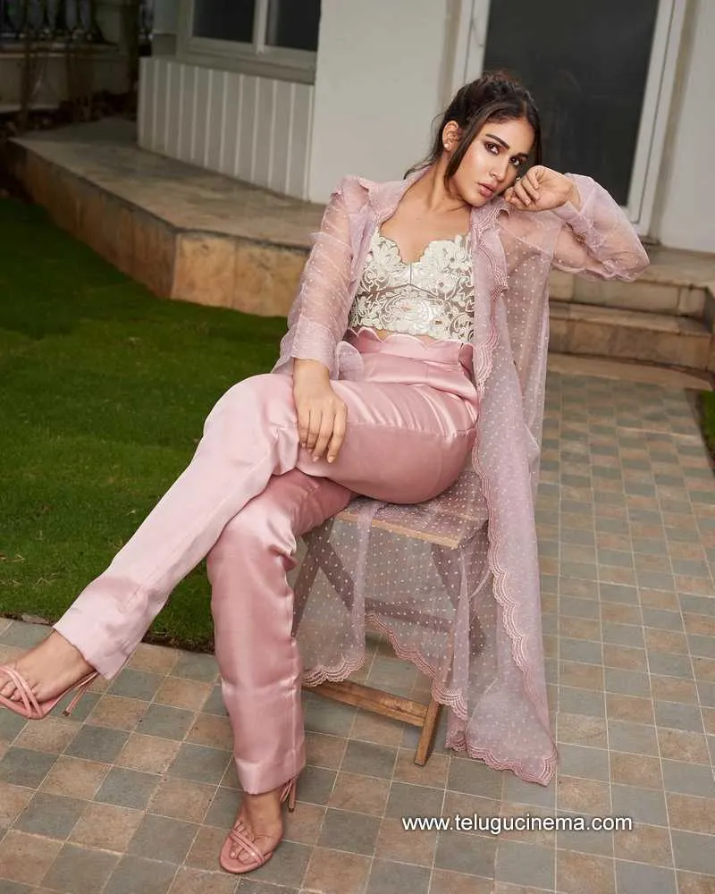 Lavanya Stills 130722 003