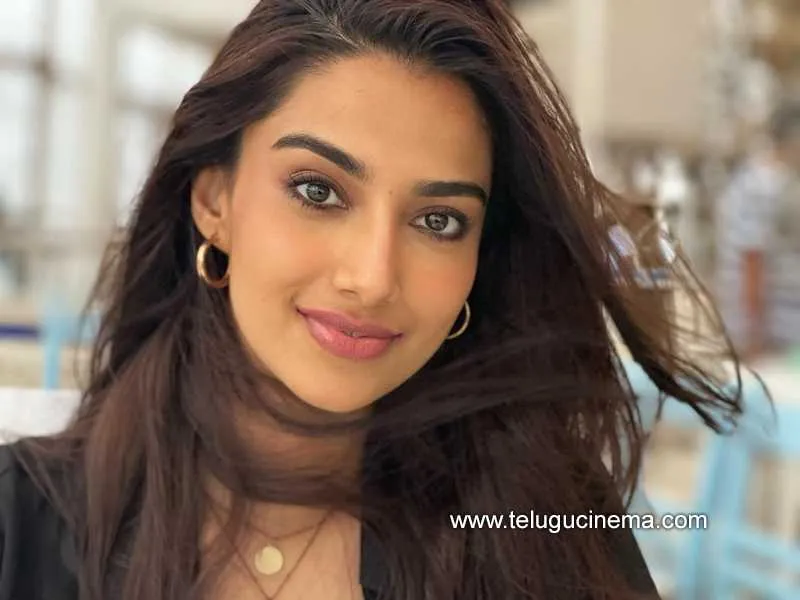 Meenakshi Stills 180722 002