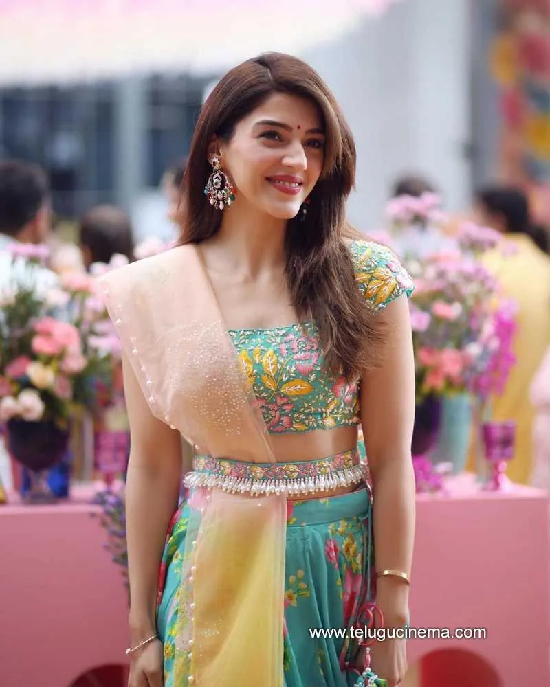 Mehreen Stills 300722 002