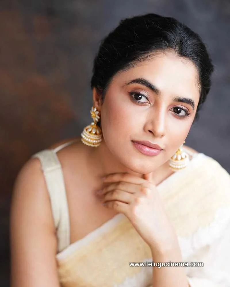 Priyanka Stills 300722 002