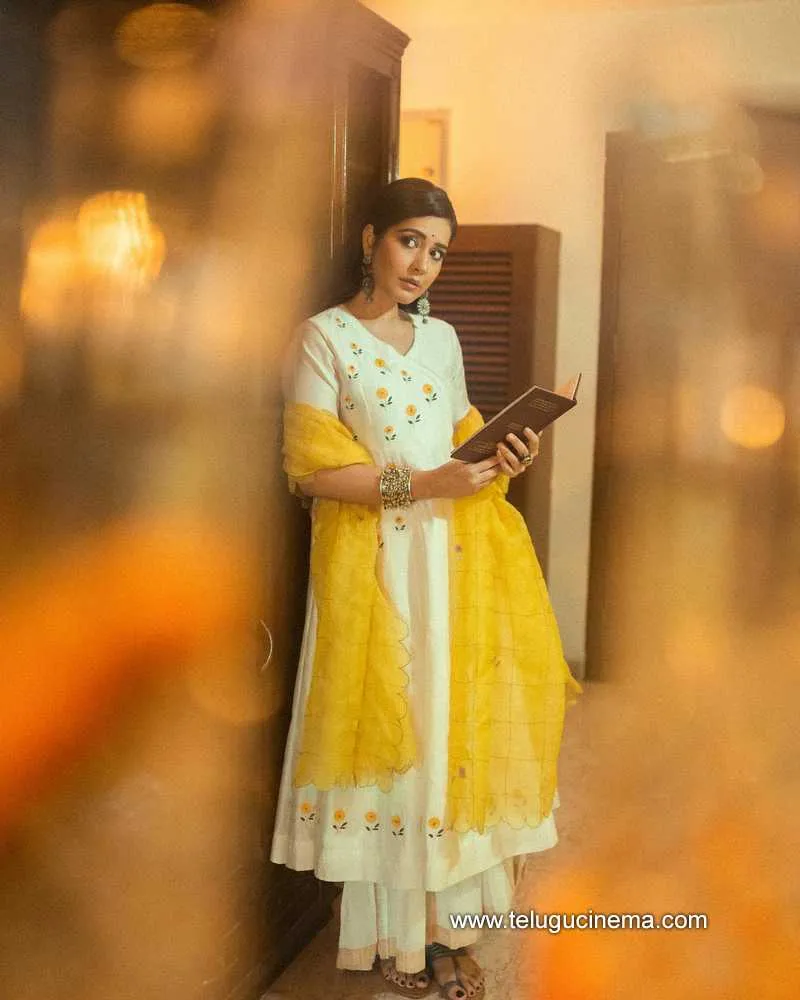 Raashikhanna Stills 110722 001