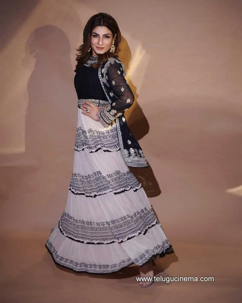 Raveena Stills 080722 002