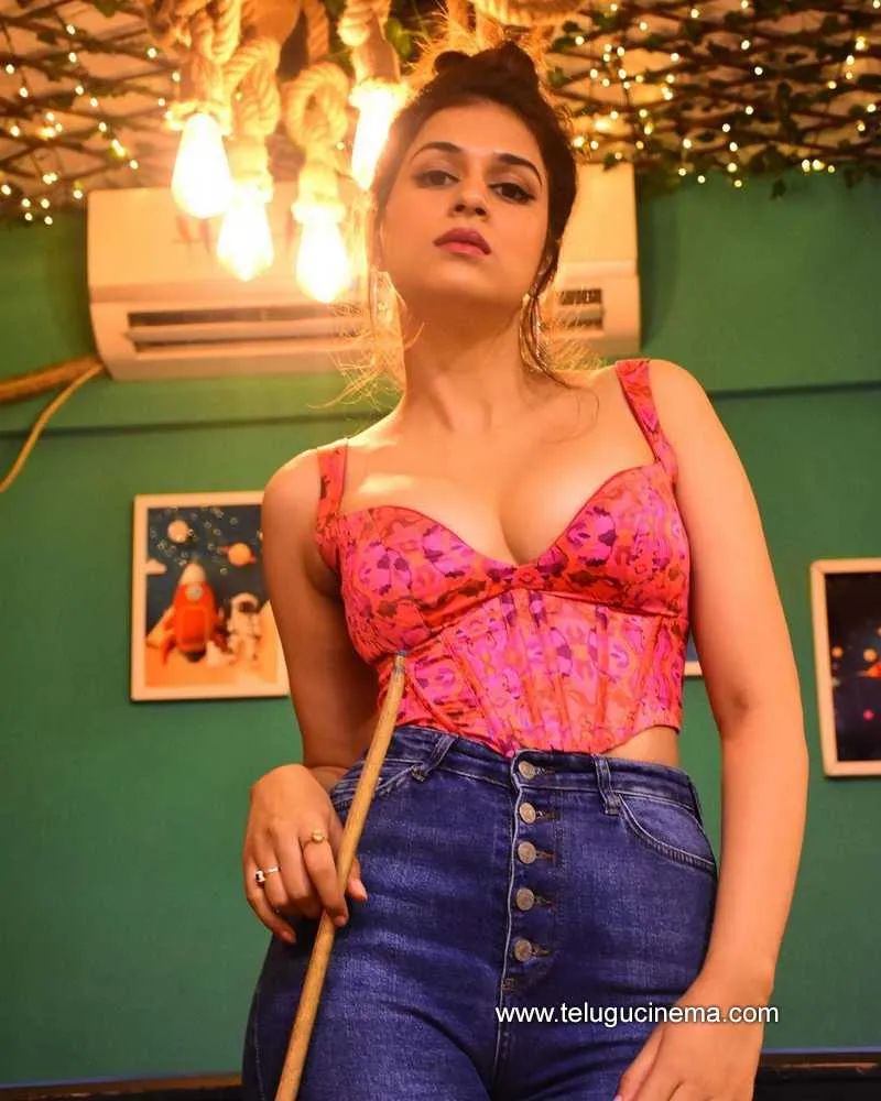 Shraddhadas Stills 040722 009