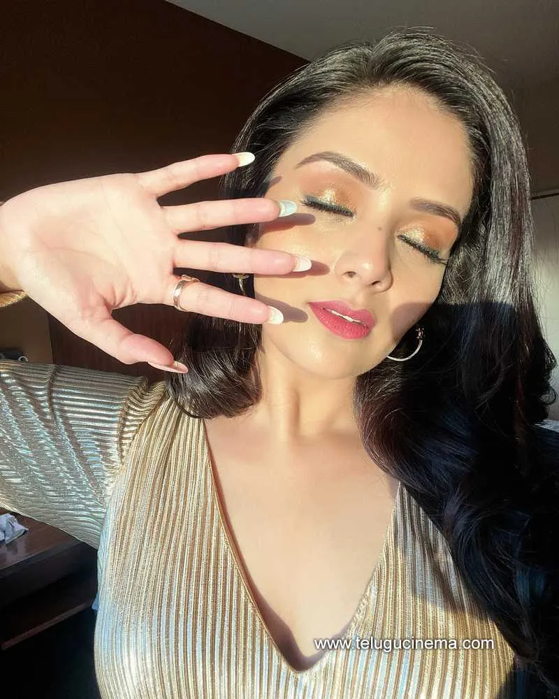 Sreemukhi Stills 090722 007