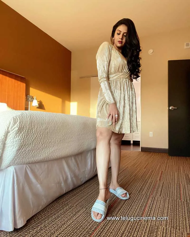 Sreemukhi Stills 090722 008