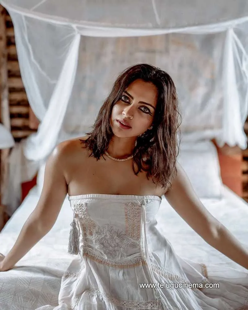 Amalapaul Stills 290822 001 1
