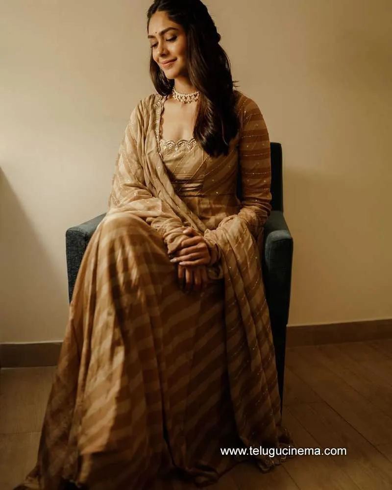 Mrunalthakur Stills 030822 006
