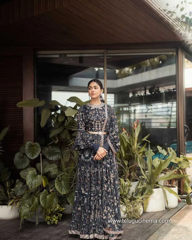 Mrunalthakur Stills 160822 001