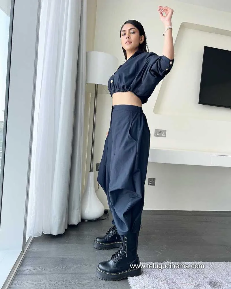 Mrunalthakur Stills 220822 005