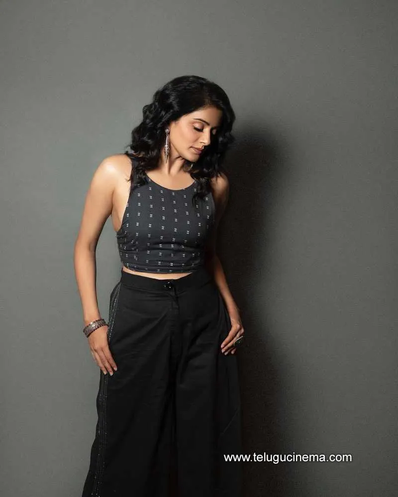 Priyamani Stills 120822 005
