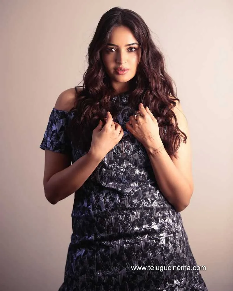 Pujita Stills 250822 003