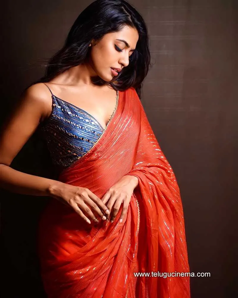 Shivani Stills 020822 001