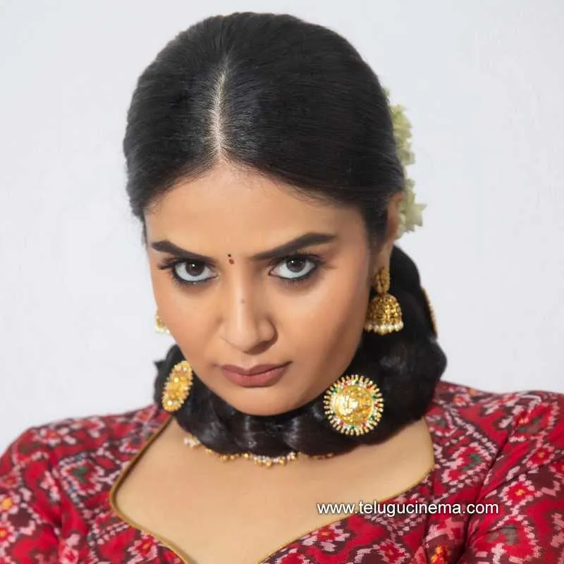 Sreemukhi Stills 310822 002