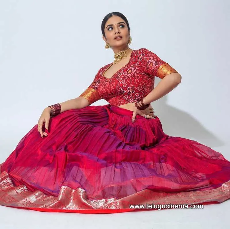 Sreemukhi Stills 310822 003