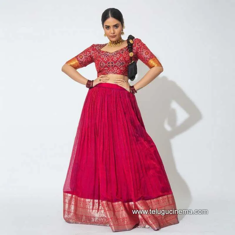 Sreemukhi Stills 310822 004