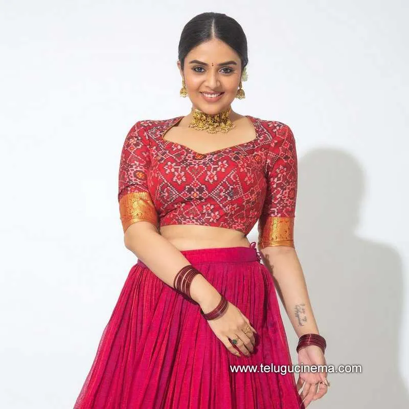 Sreemukhi Stills 310822 007