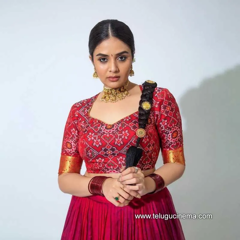 Sreemukhi Stills 310822 011