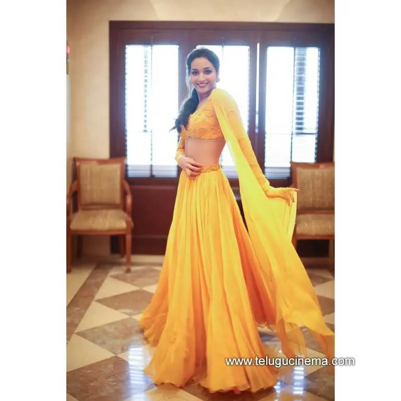 Srinidhishetty Stills 030822 002