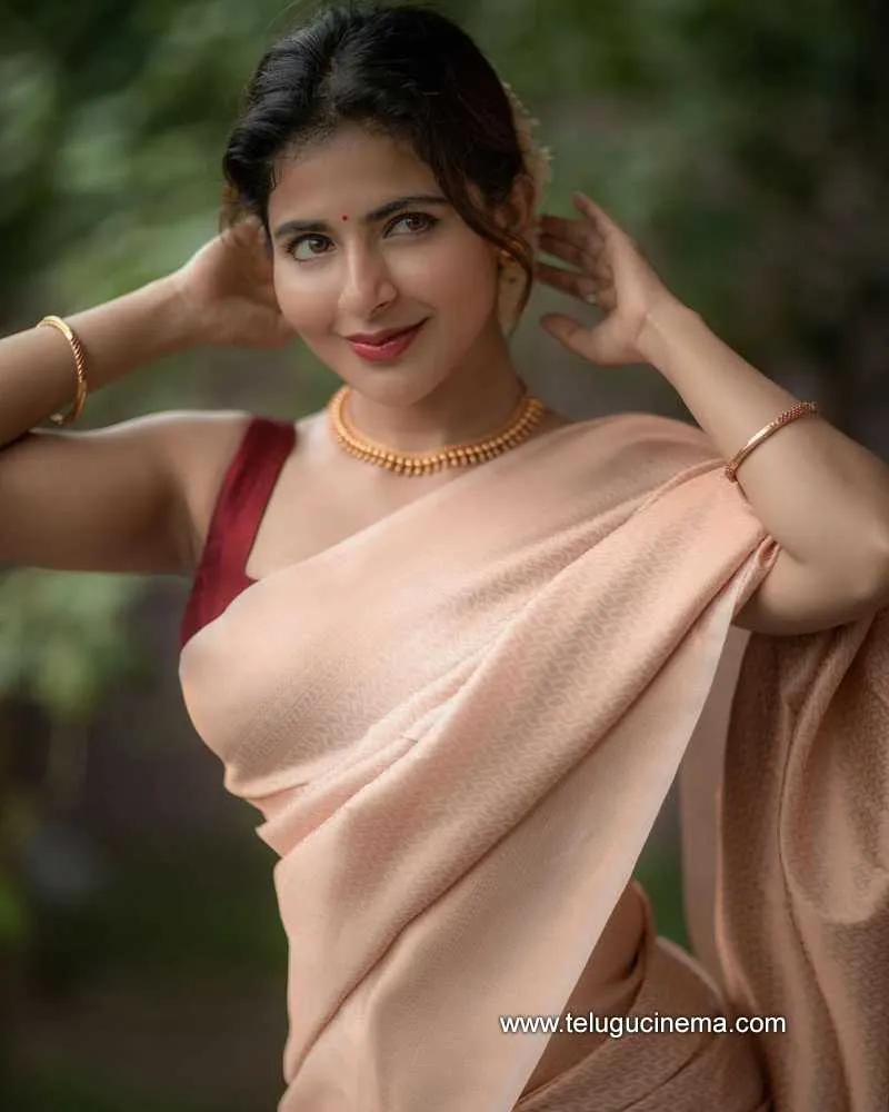 Iswarya Stills 80922 002