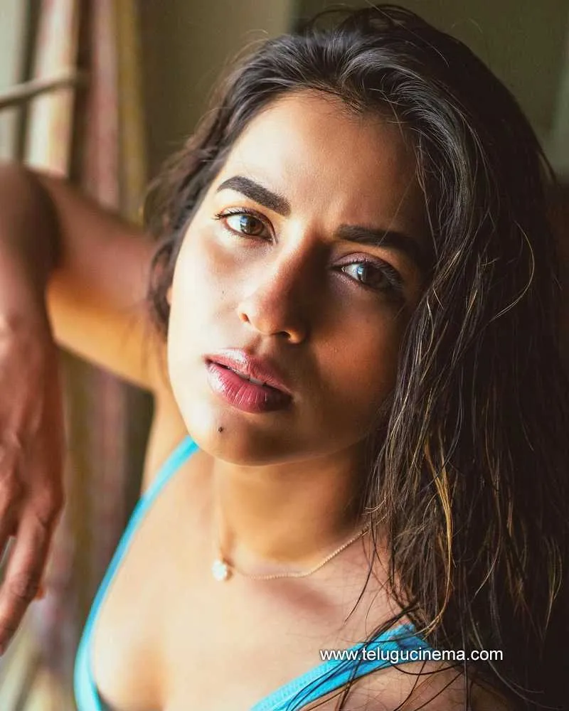 Komalee Stills 80922 004