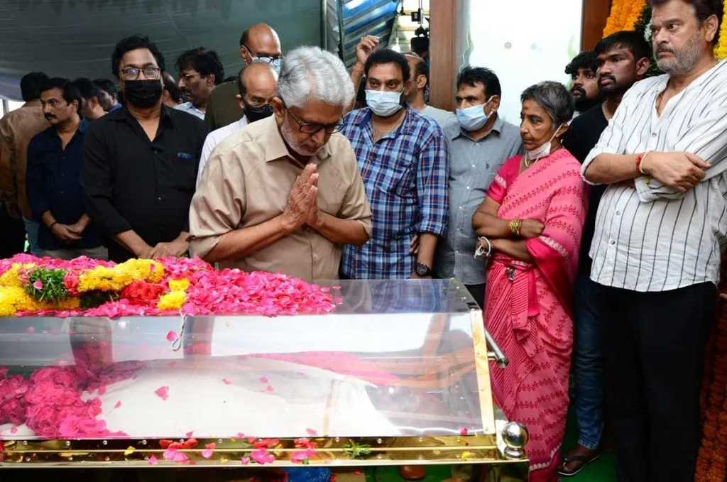 Krishnamrajudeath Celebs25
