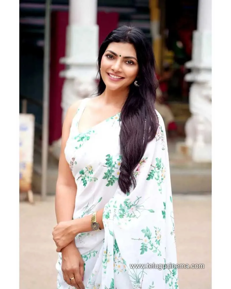 Lahari Stills 150922 001