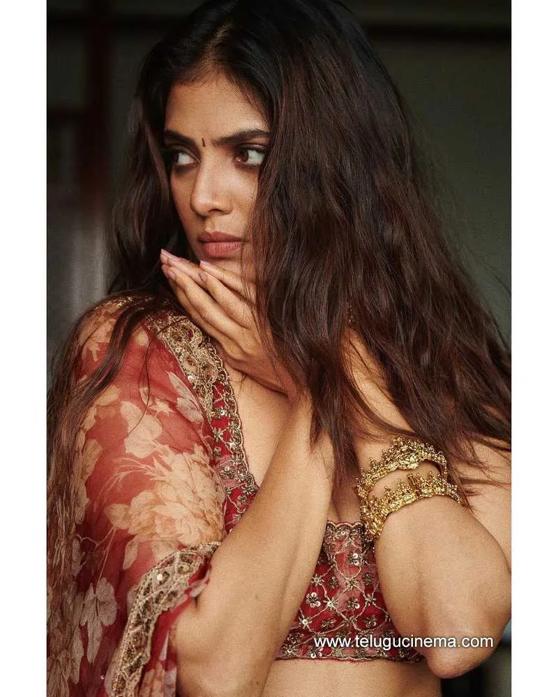 Malavika Stills 260922 005