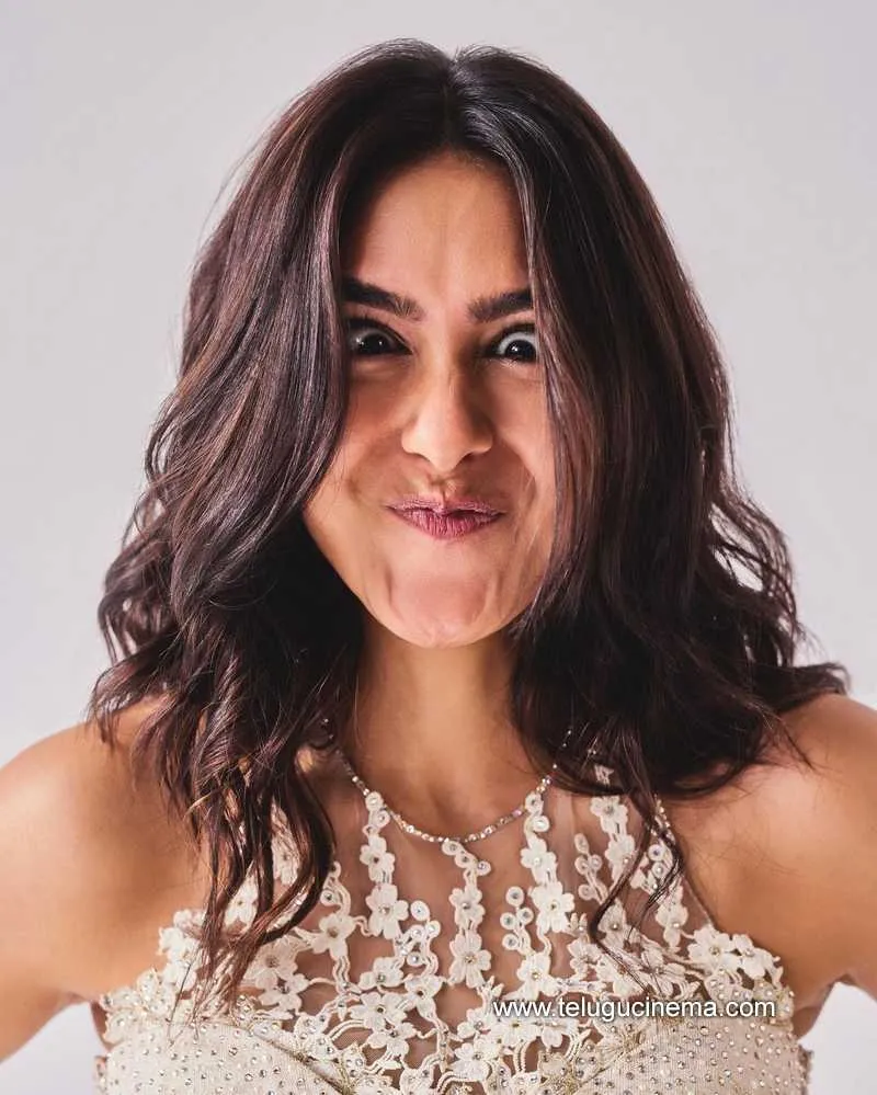 Mrunalthakur Stills 120922 003