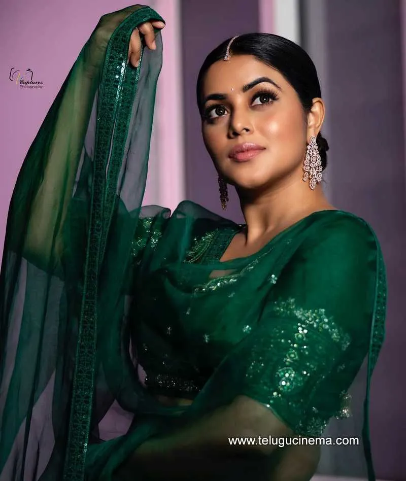 Poorna Stills 140922 007