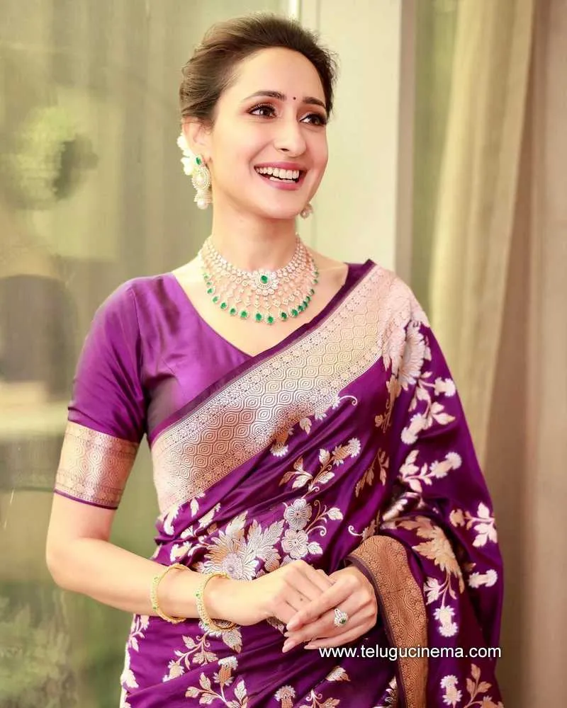 Pragya Stills 280922 001